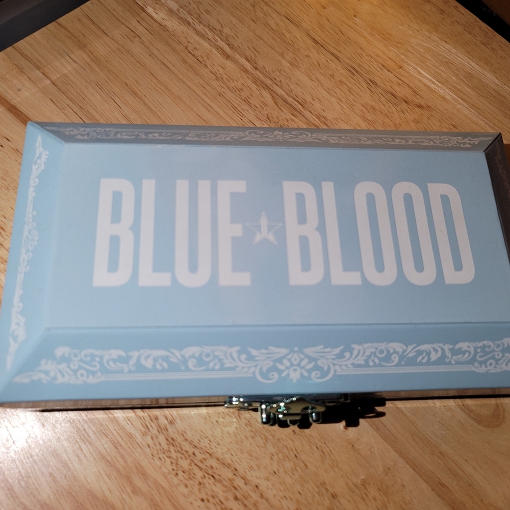 Jeffree star blue blood pallet